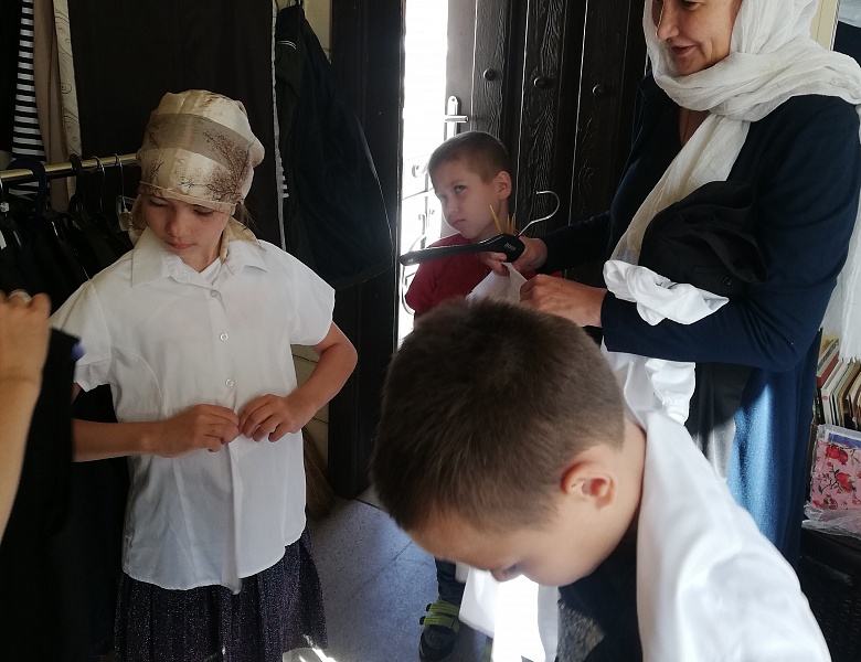 Помощь в подготовке к школе многодетным семьям при Храме Иконы Смоленской Божией Матери в Давыдково