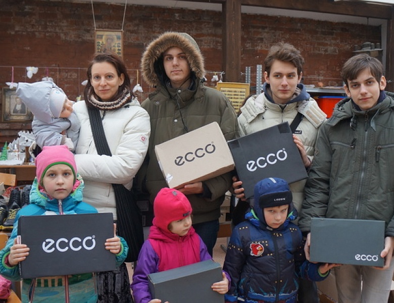 Раздача обуви от Компании ECCO (попечителя нашего Фонда) многодетным и малообеспеченным семьям